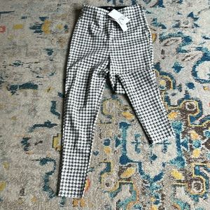 Zara houndstooth dress leggings. Elastic waist side zip.